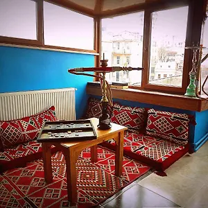 بيت شباب Galata West
